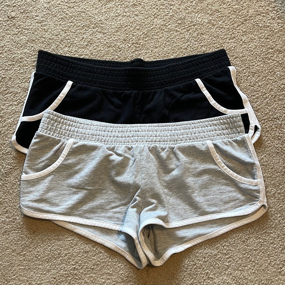 NO BOUNDARIES.  Womens shorts.